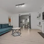 Chelsea 1-Bed Flat With Patio